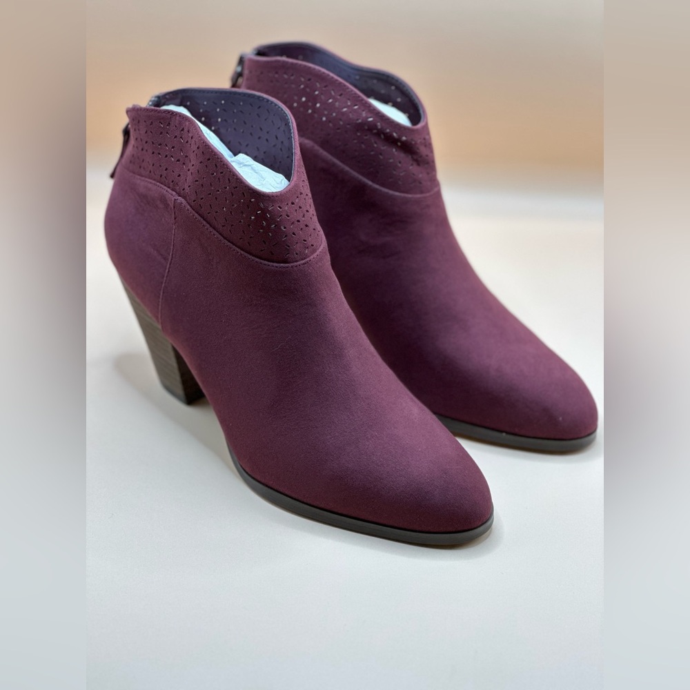 Violet & Red Jackson Lazer Cut Topline Bootie Burgundy 8M